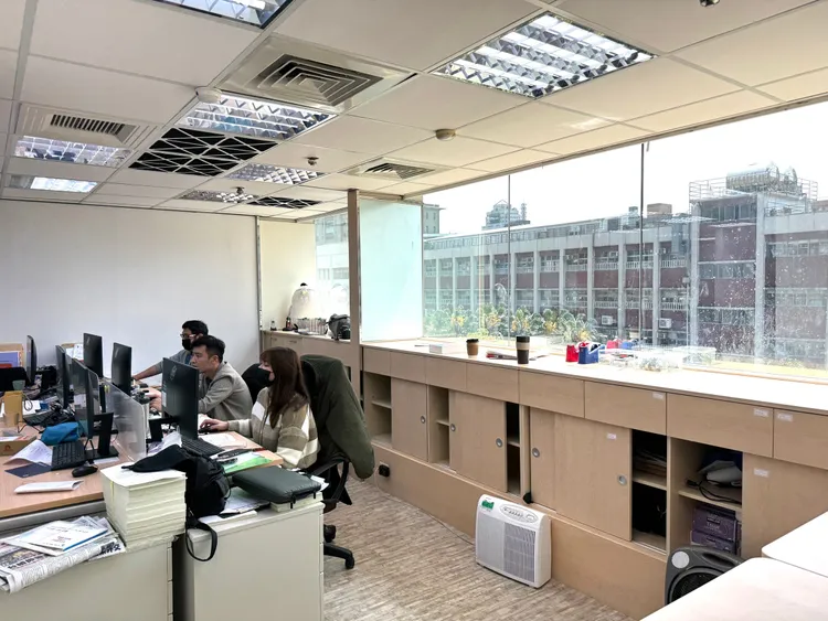 助理的辦公空間。彭欣偉攝
