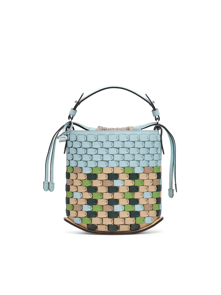 DELVAUX Pin Mini Bucket Strap Arsenal（青瓷藍）24萬5900元。品牌提供