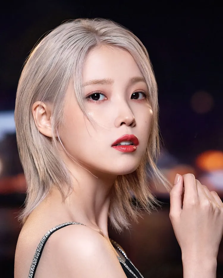 IU成為雅詩蘭黛全球品牌大使。翻攝esteelauderkr IG