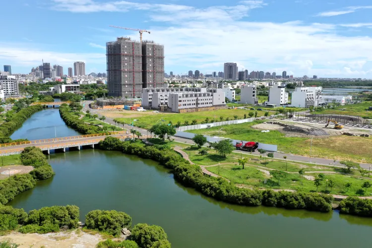 目前九份子重劃區已出現37-38萬元成交，「世界之心」與九份子個案相比，有著單坪6-8萬元價差。資料照片