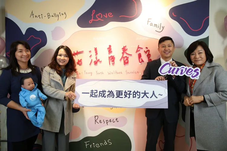 勵馨基金會透過Curves的協助在各地成立了「漾青春教育中心」，透過教育的面向，推廣性別教育之重要性並紮根的預防。業者提供