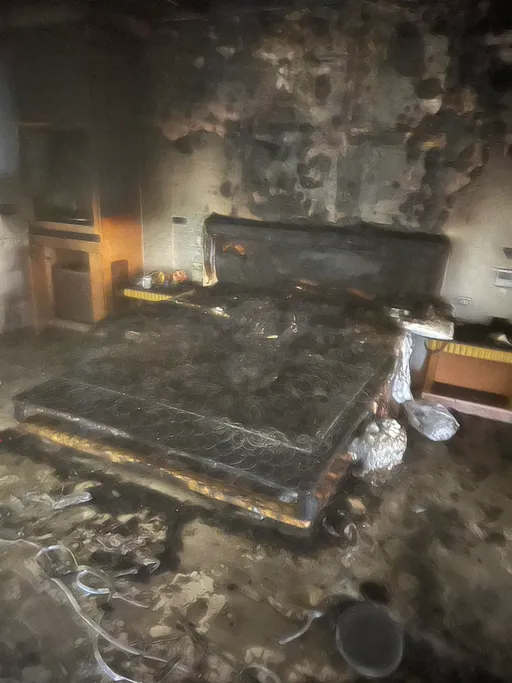 竹縣摩鐵火警!救出受困者送醫 火滅赫見笑氣鋼瓶、白色粉末