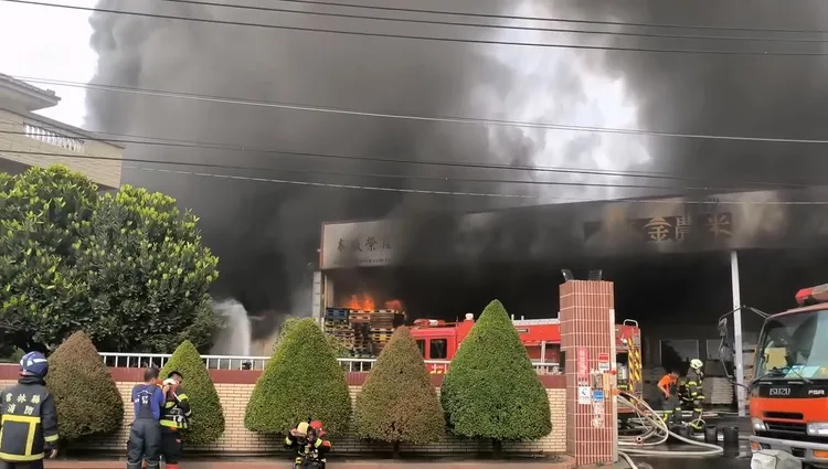 雲林西螺金農米碾米廠大火。翻攝李明哲臉書