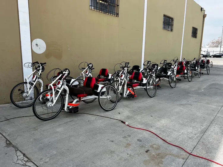 「科技化手搖自行車」。永齡基金會提供