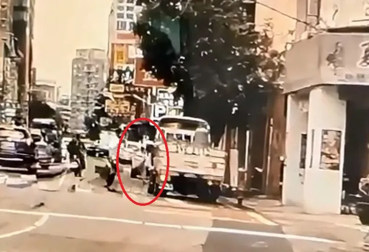 長髮女踹車。翻攝社會事新聞影音