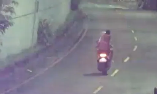 汐止無照騎士雙載深夜炸街　遇警攔查不停！逆向狂飆將吃15張罰單