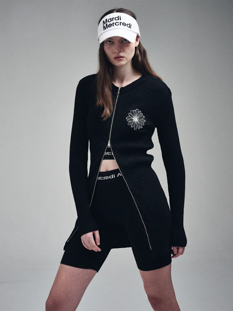 小雛菊刺繡圈圈紗雙向拉鍊針織外套，7880元。品牌提供