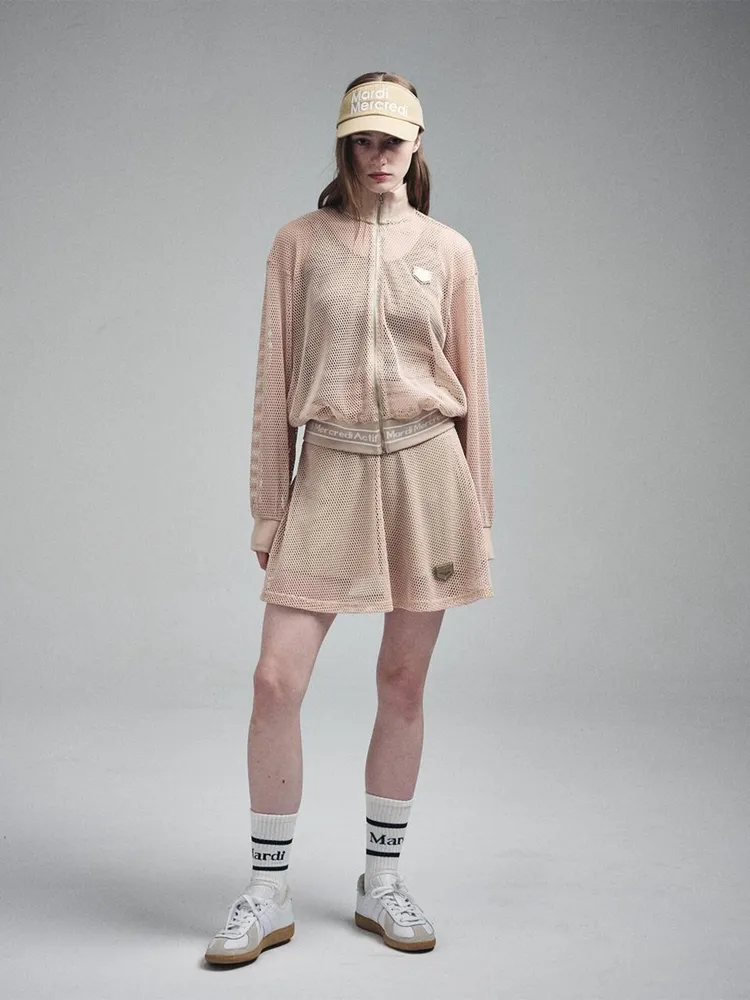 BLOOMMARDI金屬徽章網布高領拉鍊外套（米），5280元。品牌提供