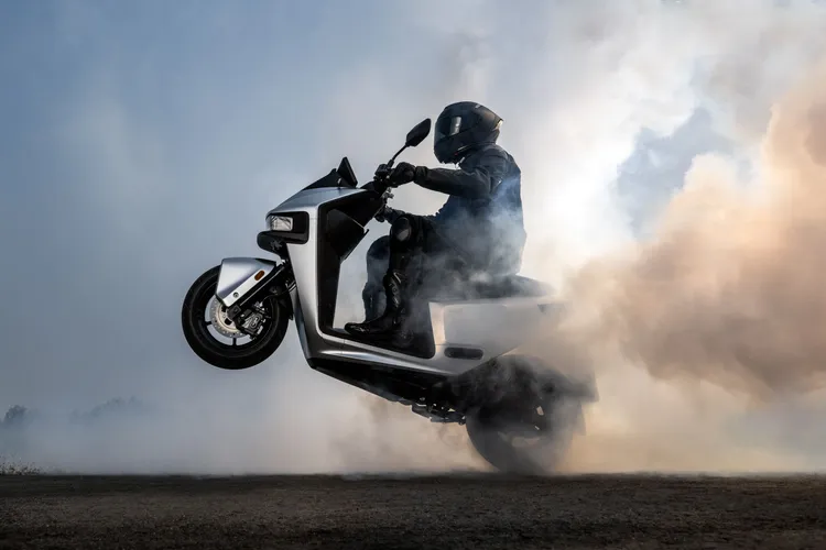 4/30前購買Gogoro Pulse還享多重優惠，購買指定智慧擴充產品，即享限時優惠5折起。業者提供