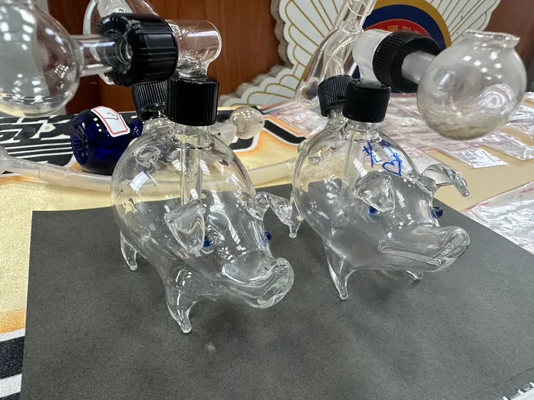 特殊造型毒品吸食器。翻攝畫面