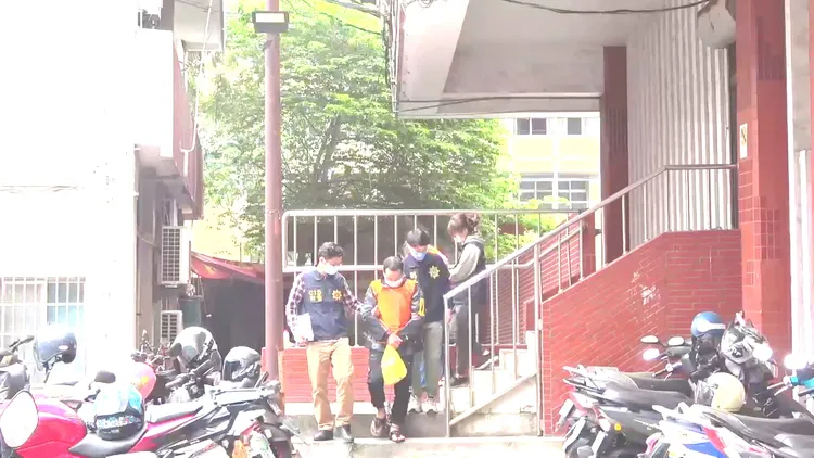 警方將嫌犯移送法辦。翻攝畫面