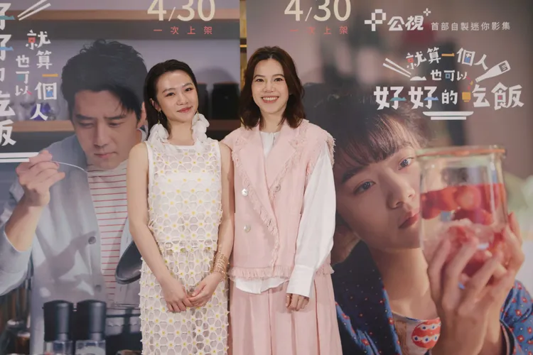 李玲葦（左）和廖苡喬出席首映會。公視+提供