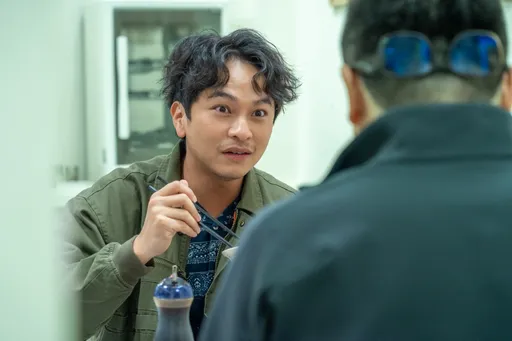 杨铭威抵挡不了D槽诱惑 在朋友家秒解生理需求