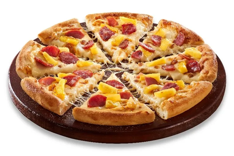 特選台灣本土生產的台農17號金鑽鳳梨，與使用台灣豬肉的台畜高崎火腿完美融合，營造出絕妙平衡的酸甜風味。業者提供