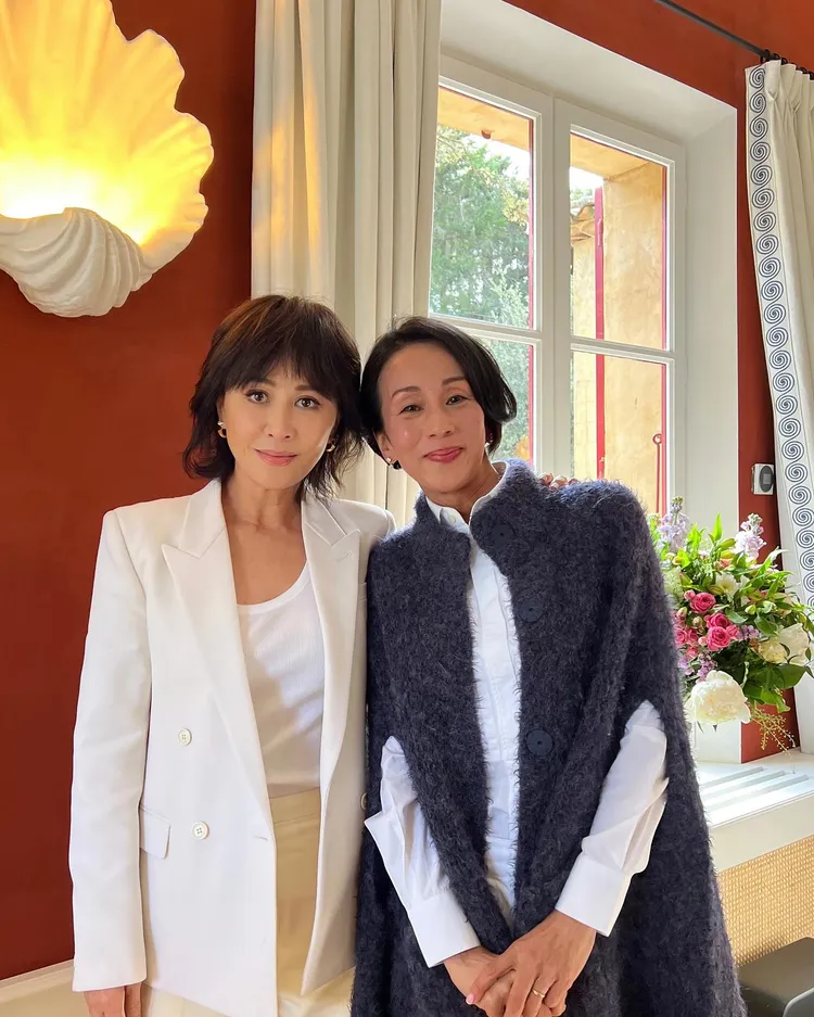 58歲劉嘉玲（左）與55歲中村江里子年齡相近，很有話聊。翻攝carinalau1208 IG