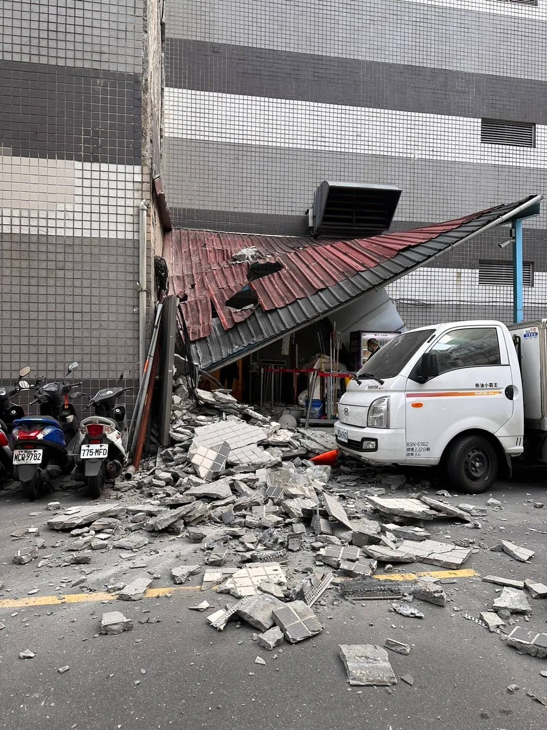 敦南SOGO目前没有传出人员受伤。读者提供