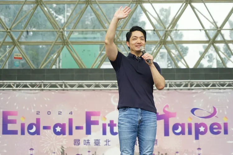 蔣萬安道開齋節活動現場與大家同樂。北市府提供