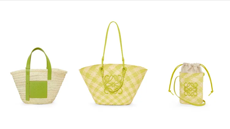（左起）Anagram 草地綠編織中款托特包1萬8000元、Anagram開心果綠粉色編織中款提包3萬4000元、Anagram開心果綠編織迷你肩背包2萬3000元。品牌提供
