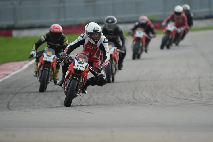 KYMCO OHVALE GP2 160車重僅68.5公斤，搭載的160c.c.四行程引擎可發揮15匹馬力，並搭配競技全可調懸吊系統。原廠照片