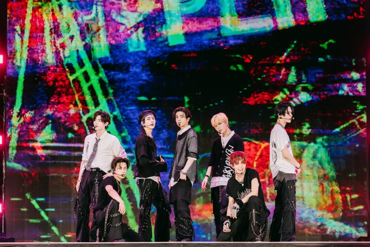 ENHYPEN成員成訓（左起）、JAY、隊長禎元、JAKE、善禹、羲承、NI-KI帥氣登場。超級圓頂提供