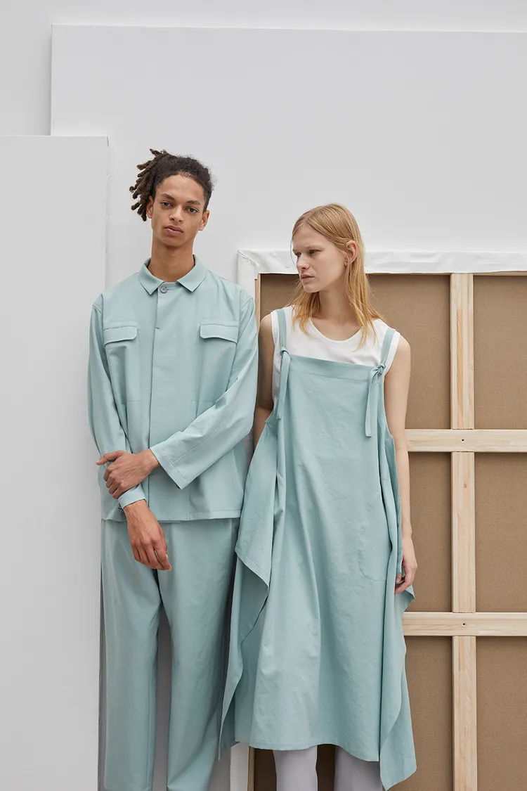 ECO LIGHT系列便是採用再生纖維材質布料製成。品牌提供