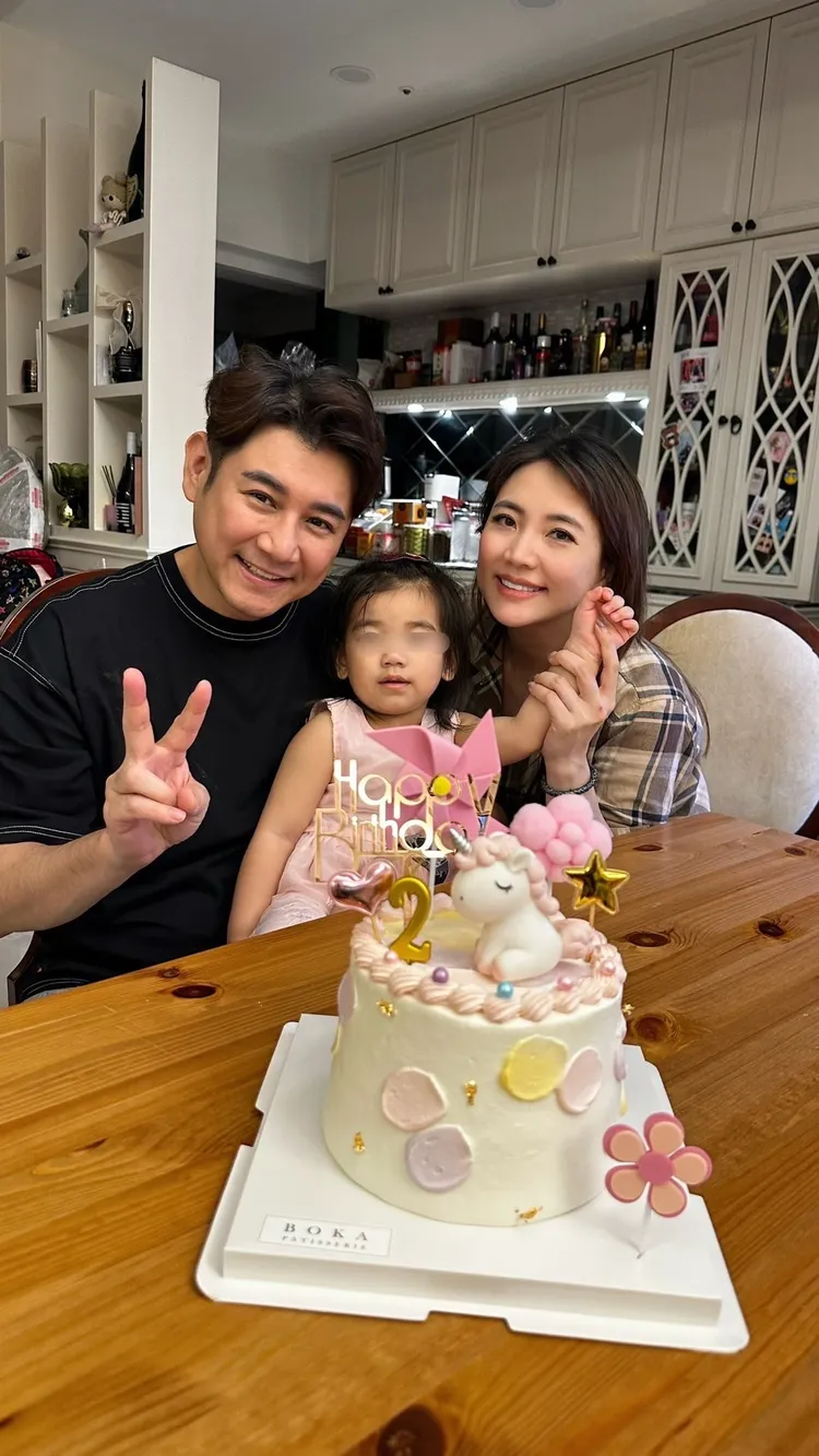 甜蜜的一家3口。民視提供