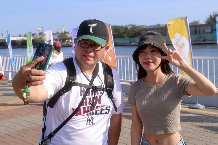 黃捷參加今年大港開場。黃捷服務處提供