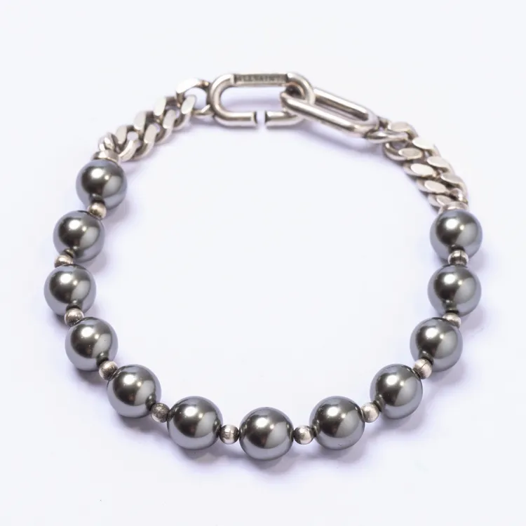 ALLSAINTS PEARL CHAIN手環，7800元。品牌提供