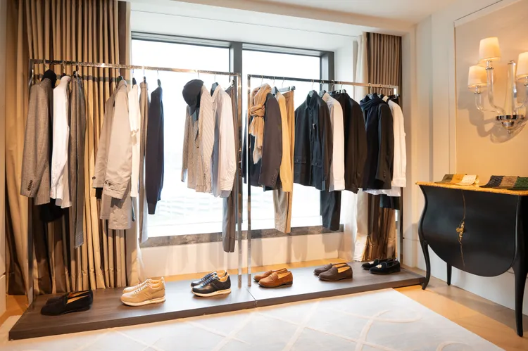 dunhill春夏系列將正式感結合休閒時尚。品牌提供