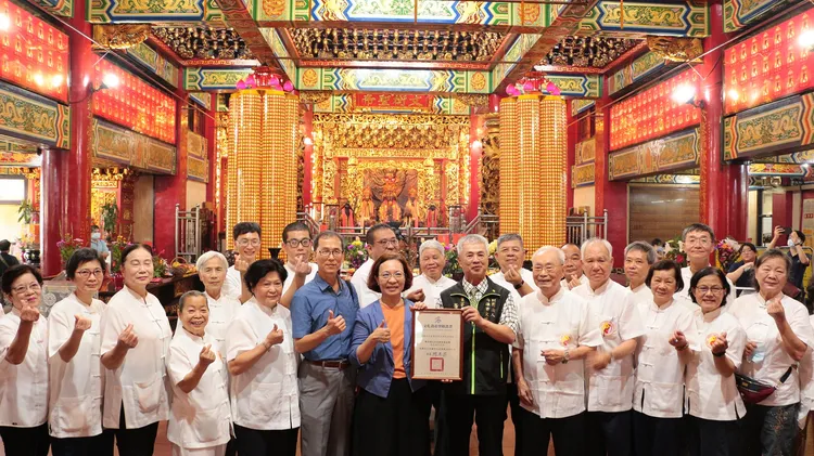 宣講生與董事長黃瑛芳、副局長簡美玲、高史博館長李文環合影。高史博提供