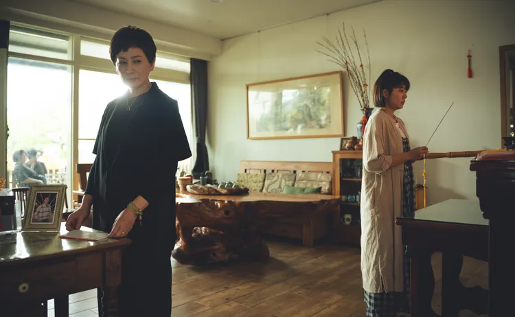 劇中陳亞蘭（左）與女兒林雨宣，兩人有些心結。公視台語台提供