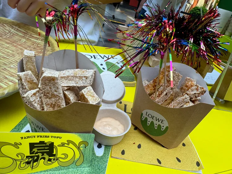 臭豆腐擁有招牌五福辣粉和西班牙美乃滋2種口味可選。張家玲攝