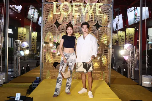 9m88露蠻腰、內褲頭和高爾宣「逛夜市」 LOEWE式香腸、小籠包藏巧思