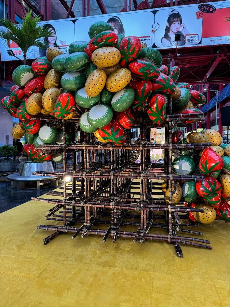 甘蔗製成的裝置藝術。張家玲攝