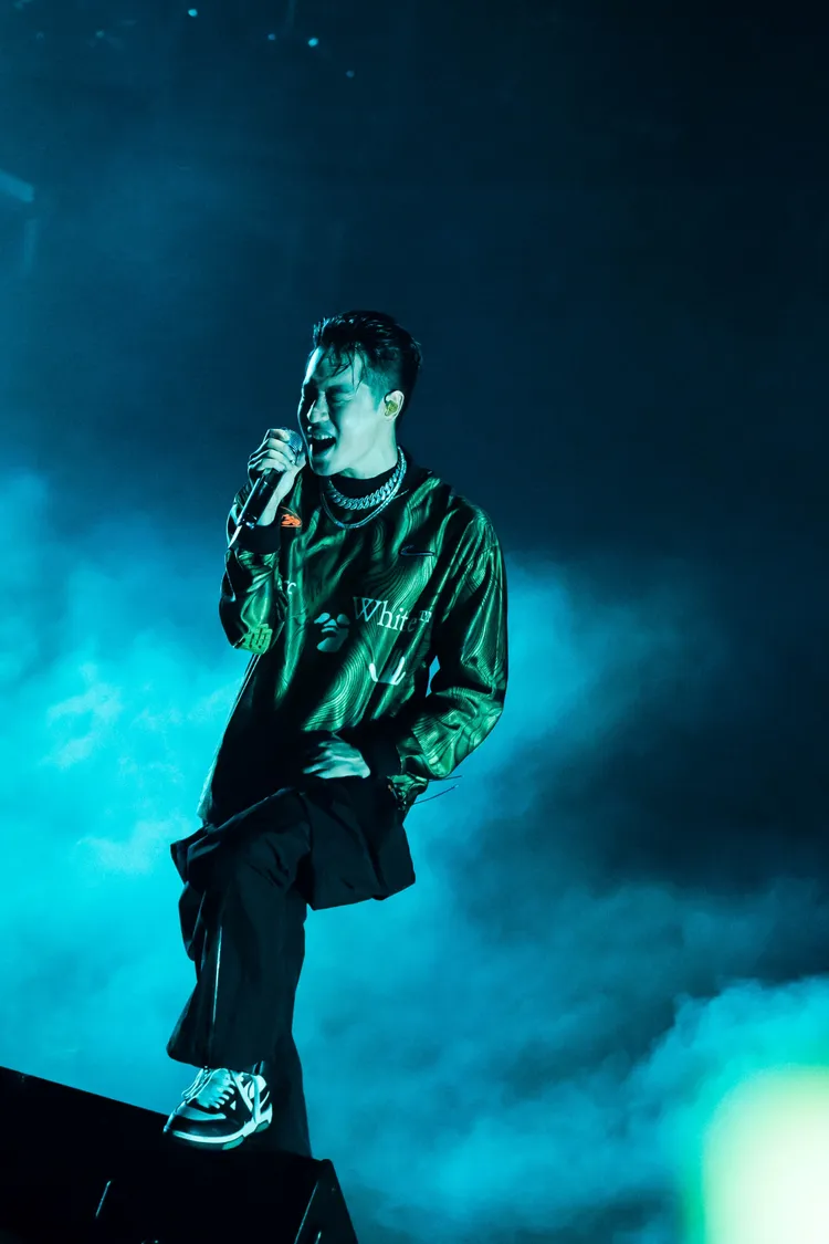 周湯豪落下男兒淚。環球音樂提供