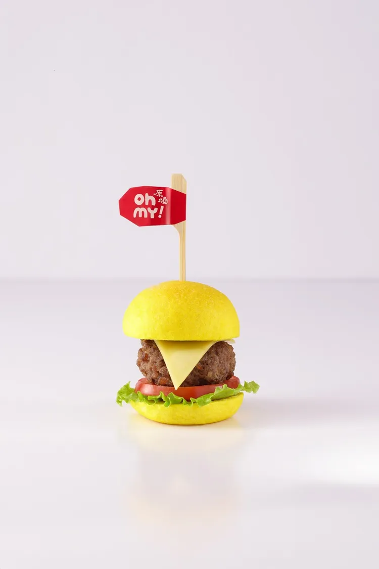 4月底前至「Oh my!原燒」，同行大小朋友的年齡總和為「20」，且消費達指定金額就可獲招待20片雪花板腱牛。業者提供