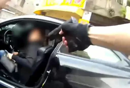 BMW男載女「玩命關頭」狂飆中和　警開4槍影片曝！他至少吃16張罰單
