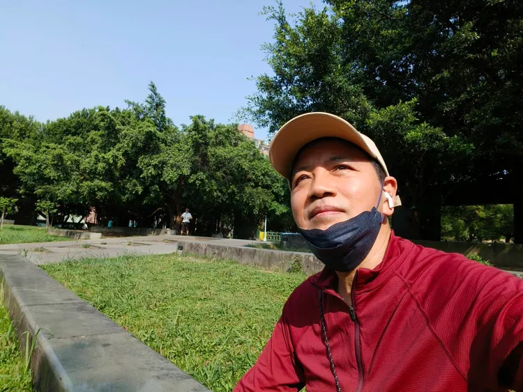 陳凱倫這一個月為了唱新歌，恢復到公園運動及練唱。陳凱倫提供