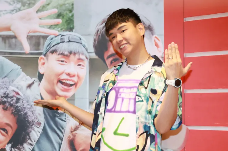 八弟官宣目前停機中。莊宗達攝