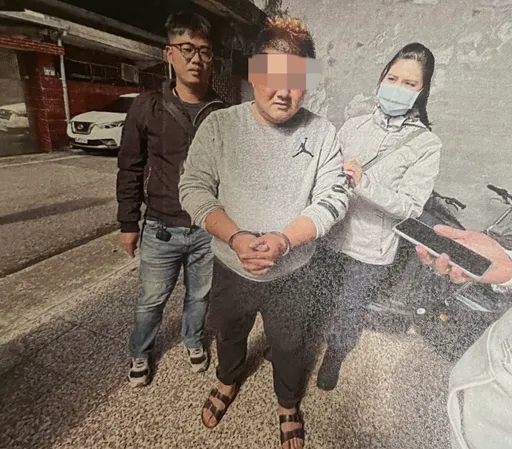 男騎樓搶走17張200元刮刮樂!刮中1800元 還來不及花用就被逮