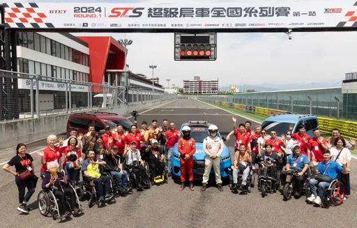 北台灣無障礙運輸產業工會創舉　身障者搭福祉車下賽道　個個開心欲罷不能