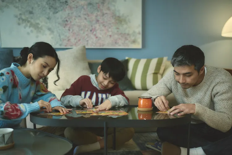 林依晨（左）、賀軍翔詮釋家庭美滿的日復一日。公視、MyVideo提供