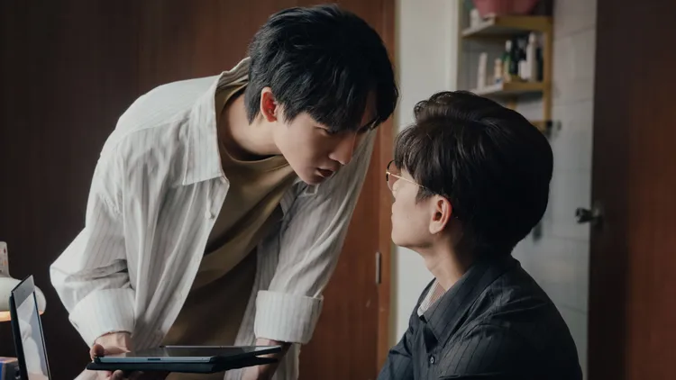 黃宏軒（左）劇中舉手投足間的曖昧動作， 粉絲興奮直呼「腹黑霸氣遠要開始釣哥哥了」。結果娛樂提供