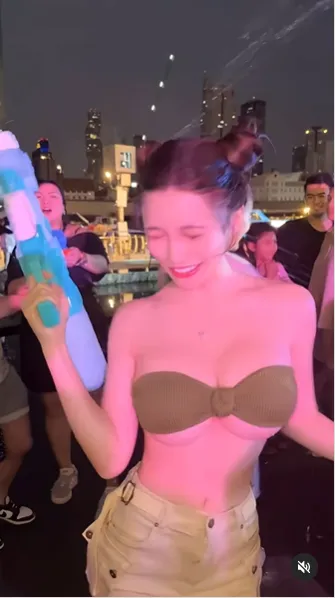 藍星蕾展現火辣身材。翻攝藍星蕾IG
