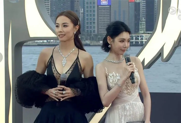 鄧麗欣及林明禎也是盛裝出席。翻攝ViuTV