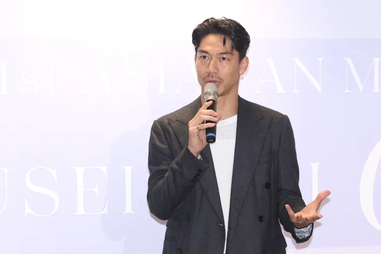 AKIRA在記者會受訪，提到地震時剛好在餵兒子吃早餐。彭欣偉攝