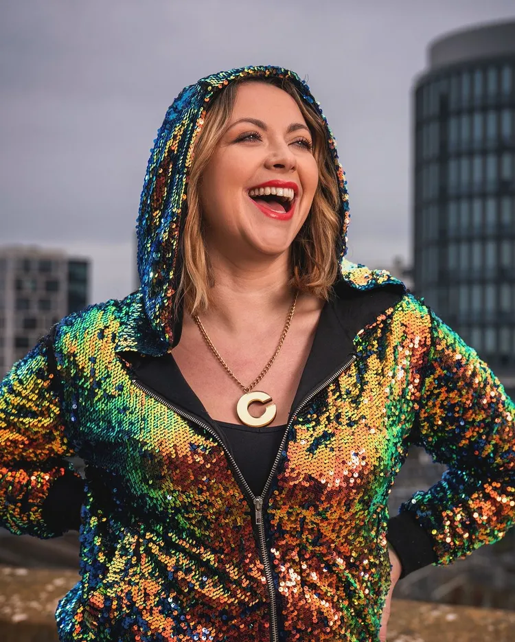 夏綠蒂現在已是38歲、育有3個子女的媽媽。翻攝therealcharlottechurch IG