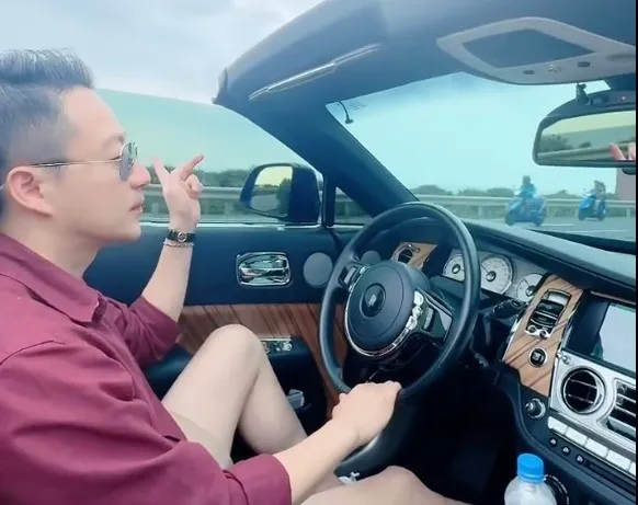汪小菲之前在台北開勞斯萊斯兜風。翻攝汪小菲小紅書