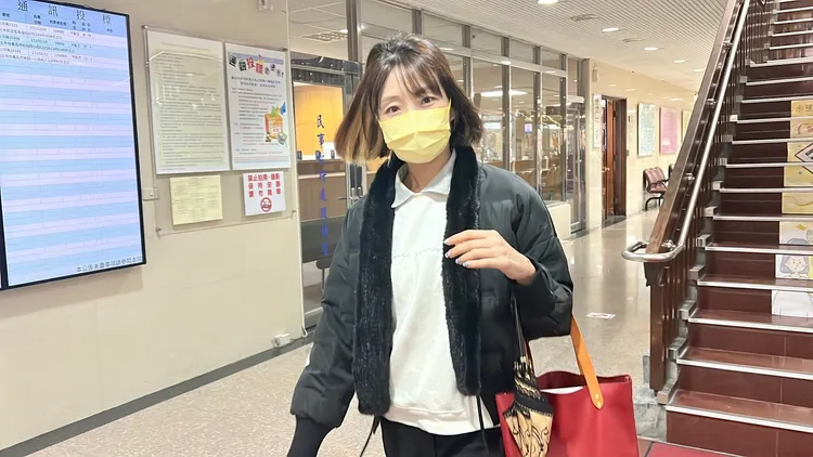 圖為主播李天怡之前因買賣長頸鹿背信案，到台北地院出庭。資料照片
