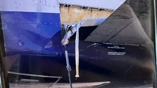 誇張受損照片曝光!又是波音 達美航空緊急逃生梯空中脫落緊急折返